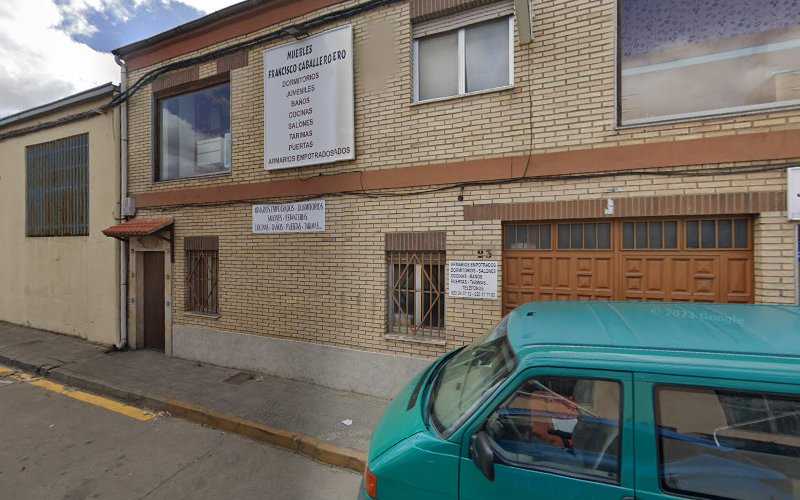 Fotografia tomada fuera de Muebles Fco. Caballero - Carpintero en Villares de la Reina, Salamanca