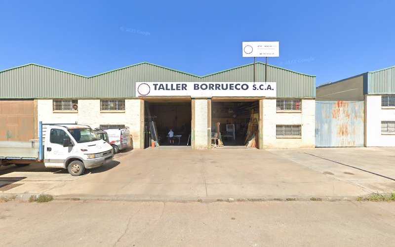 Fotografia tomada fuera de TALLER BORRUECO, S.C.A. - Carpintería metálica y de aluminio en Palma del Río, Córdoba