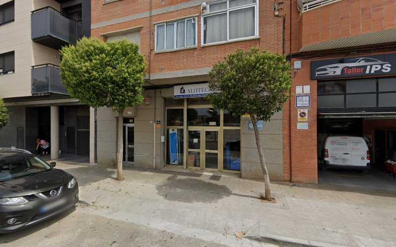 Fotografia tomada fuera de Alutecat de Ponent S.L. - Carpintería metálica y de aluminio en Lleida, Lérida