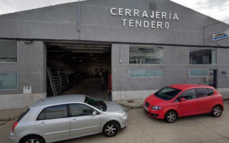 Fotografia tomada fuera de CERRAJERÍA TENDERO Carpintería Metálica y Puertas Automáticas - Carpintería en Villares de la Reina, Salamanca