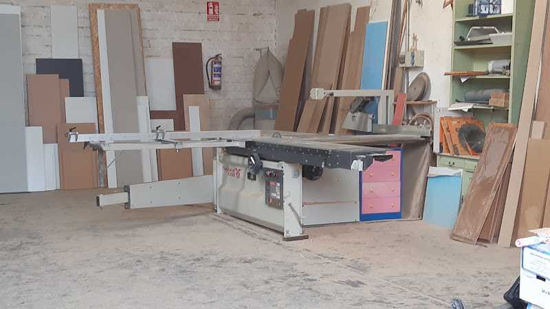 Fotografia tomada fuera de Fase Carpinteros - Tienda de armarios en Brunete, Madrid