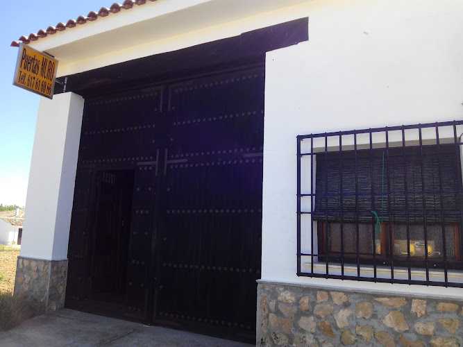 Fotografia tomada fuera de Puertas Muro S.L. - Fábrica de puertas en Los Hinojosos, Cuenca