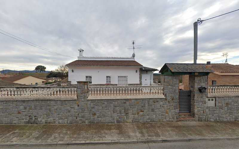 Fotografia tomada fuera de Carpintería Montero - Fabricant de mobles en Can Lledó, Barcelona