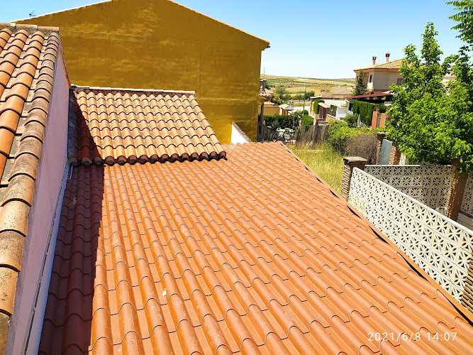 Fotografia tomada fuera de Miguel Jiménez Instalaciones Metálicas - Carpintería metálica y de aluminio en Alhendín, Granada