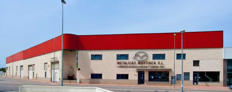 Fotografia tomada fuera de Metálicas Martinca SL - Carpintería metálica y de aluminio en Algemesí, Valencia