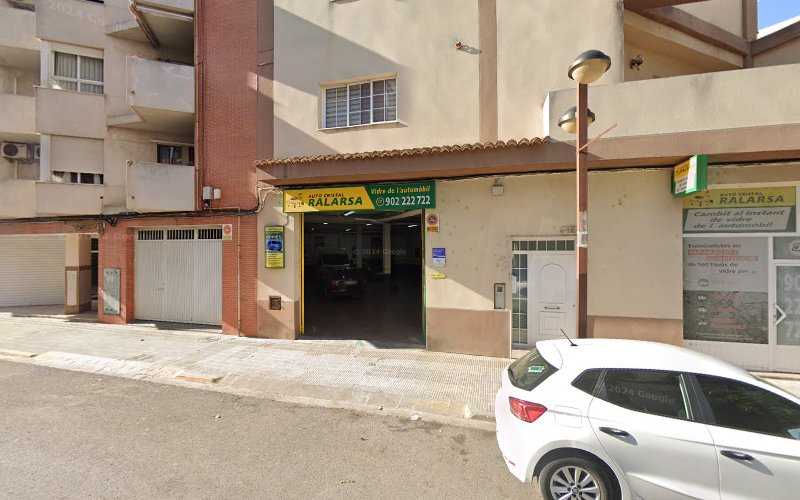 Fotografia tomada fuera de Armelux Internacional S.A. - Carpintería metálica y de aluminio en Algemesí, Valencia