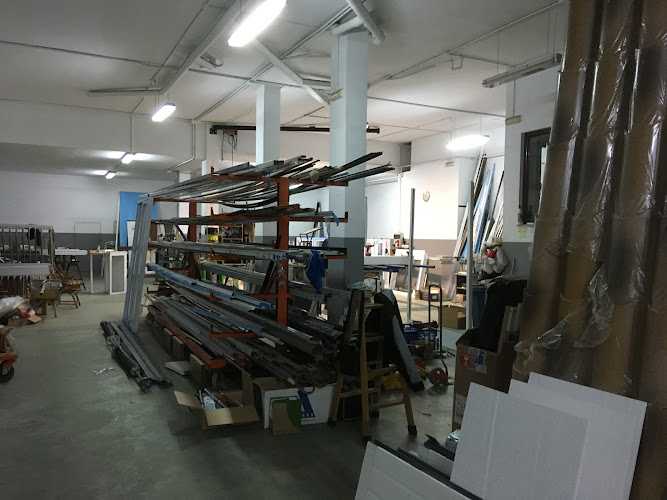 Fotografia tomada fuera de Metálica Cuevas - Carpintería metálica y de aluminio en Pedralba, Valencia