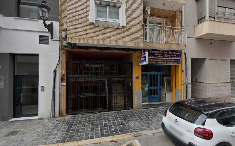 Fotografia tomada fuera de Carpintería Metálica Hnos.Aragonés 2006 S.L. - Carpintería metálica y de aluminio en Valencia, Valencia