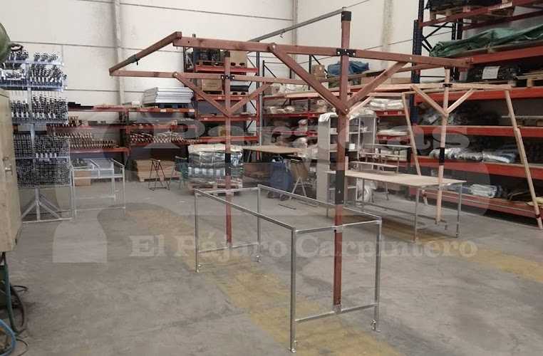 Fotografia tomada fuera de Paradas El Pájaro Carpintero - Manufacturer en La Pobla de Vallbona, Valencia