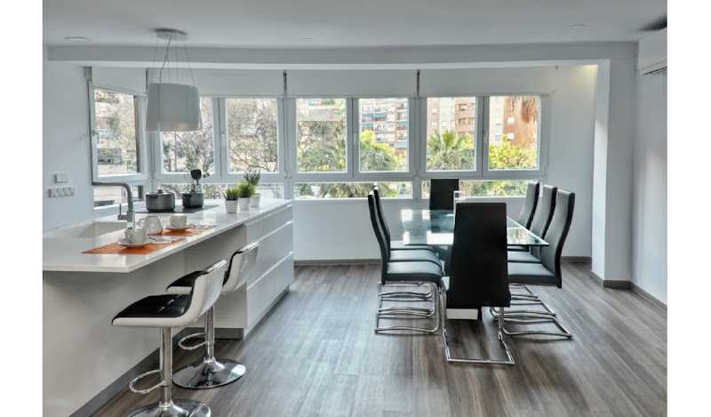 Fotografia tomada fuera de OFAL CARPINTERIA SL - Carpintería metálica y de aluminio en Manises, Valencia