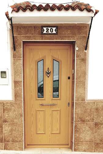 Fotografia tomada fuera de Carpintería Metálica Cristóbal - Carpintería metálica y de aluminio en Manises, Valencia