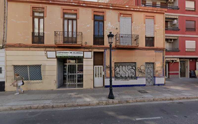 Fotografia tomada fuera de Carpintería metalica hermanos barrientos - Carpintería metálica y de aluminio en Valencia, Valencia