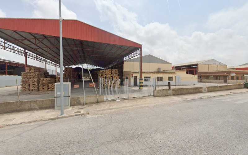 Fotografia tomada fuera de Maderas Pastor, S. A. - Establecimiento de venta de madera en Alcàsser, Valencia