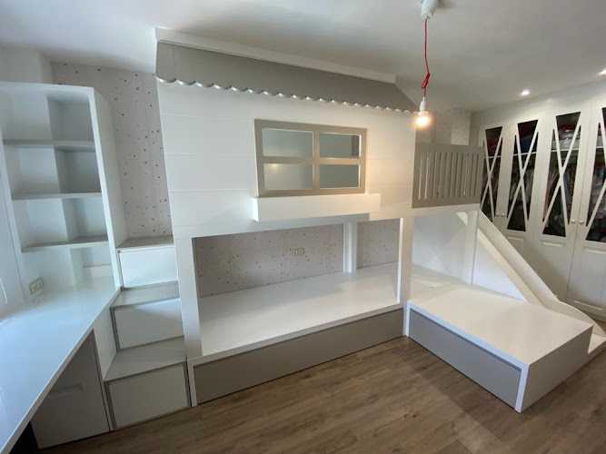 Fotografia tomada fuera de El Pájaro Carpintero - Muebles Albacete - Tienda de muebles en Albacete, Albacete