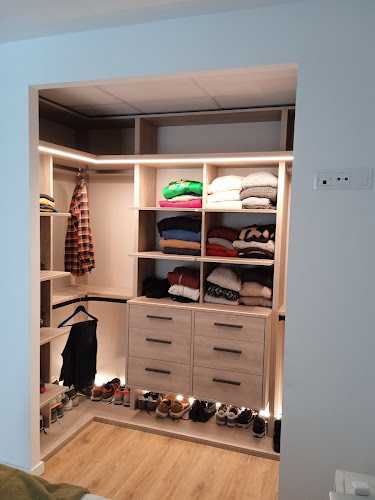 Fotografia tomada fuera de CARPINTERIA LORENZO ABRIL - Botiga de mobles en Alboraya, Valencia