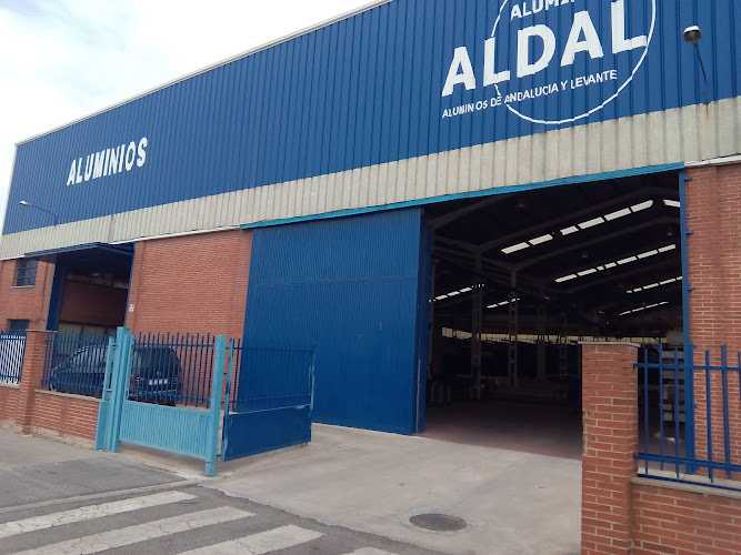 Fotografia tomada fuera de Sistemas y Accesorios ALDAL, s.l. - Carpintería metálica y de aluminio en Albolote, Granada