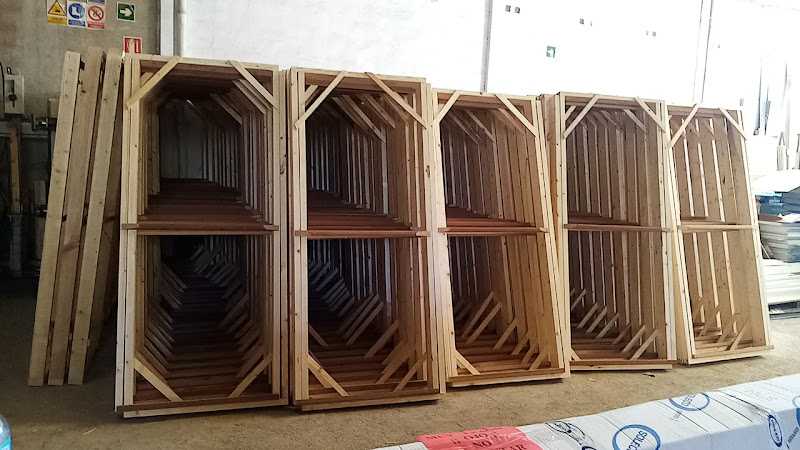 Fotografia tomada fuera de Doors Levante - Proveedor de marcos de madera en Albatera, Alicante