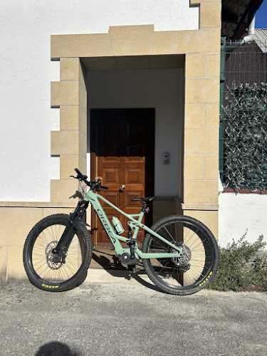 Fotografia tomada fuera de Carpintería Iturri Berri Zurgindegia S.L. - Tienda de armarios en Hondarribia, Guipúzcoa