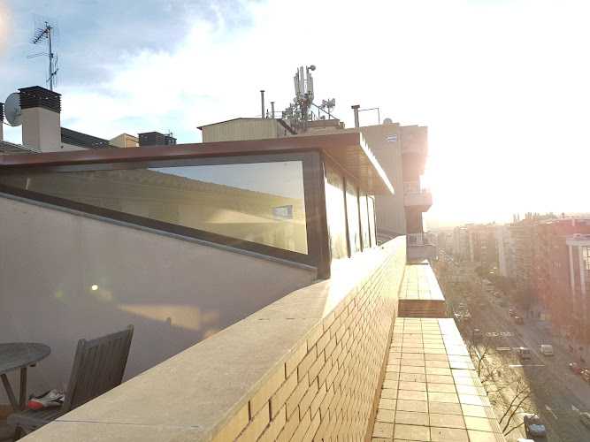 Fotografia tomada fuera de Carpintería de Aluminio Alusam - Carpintería metálica y de aluminio en Sabadell, Barcelona