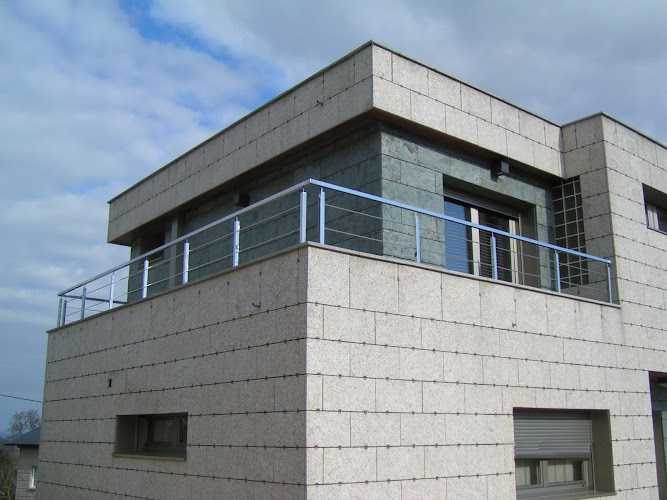 Fotografia tomada fuera de Moteba - Carpintería metálica y de aluminio en Oseiro, A Coruña