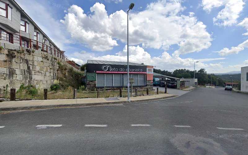 Fotografia tomada fuera de Carpinteria Carlos - Oficinas de empresa en A Peroxa, Orense