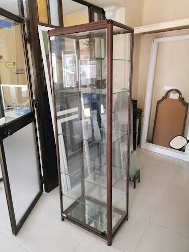 Fotografia tomada fuera de Cristalería y Aluminios Rovi - Tienda de artículos de cristal en Palomares del Río, Sevilla