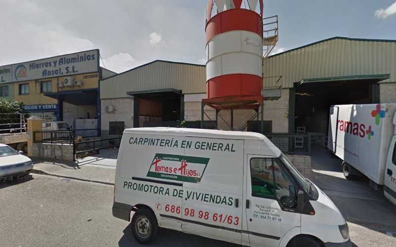 Fotografia tomada fuera de CARPINTERÍA TOMÁS E HIJOS, S.L. - Carpintería en Coria del Río, Sevilla