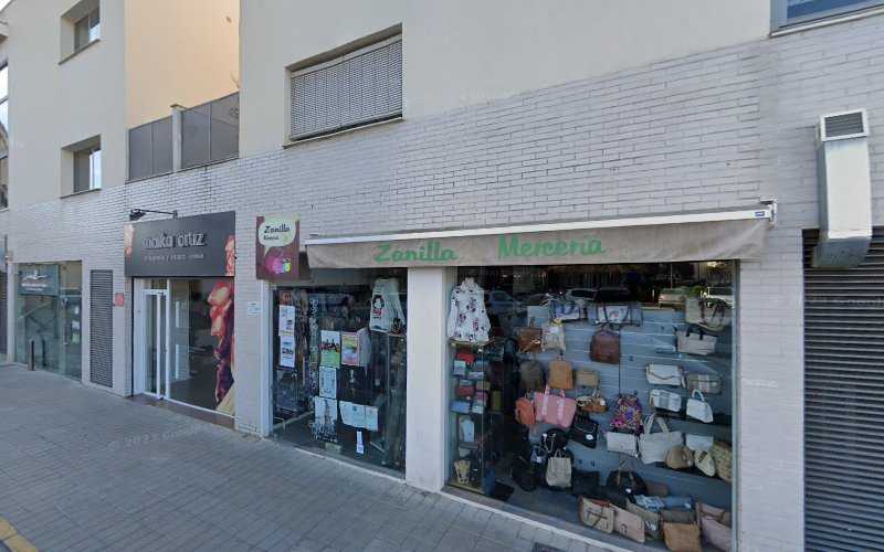 Fotografia tomada fuera de Ventanas Rehabita - Carpintería metálica y de aluminio en Santa Fe, Granada