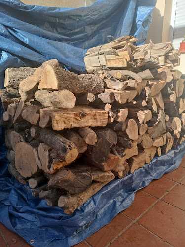 Fotografia tomada fuera de Leñas Javier - Establecimiento de venta de madera en Santa Fe, Granada