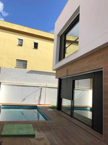 Fotografia tomada fuera de SEVIALUP - Carpintería metálica y de aluminio en Salteras, Sevilla