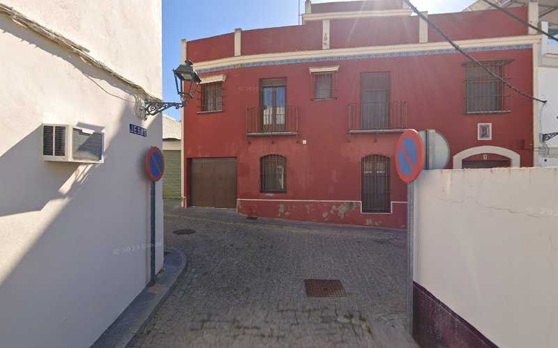 Fotografia tomada fuera de Puertas Metálicas Sánchez S L - Carpintería metálica y de aluminio en Salteras, Sevilla