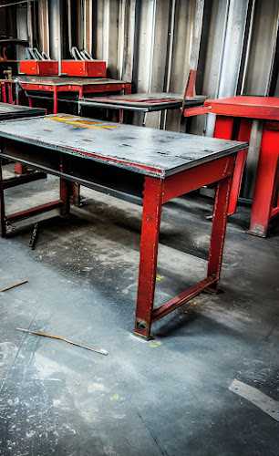 Fotografia tomada fuera de ALUMINIOS SALTERAS SL - Carpintería metálica y de aluminio en Centro de Comarca Norte, Sevilla