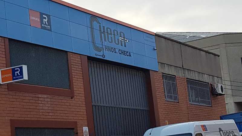 Fotografia tomada fuera de HERMANOS CHECA SL - Fábrica de muebles en Sabadell, Barcelona