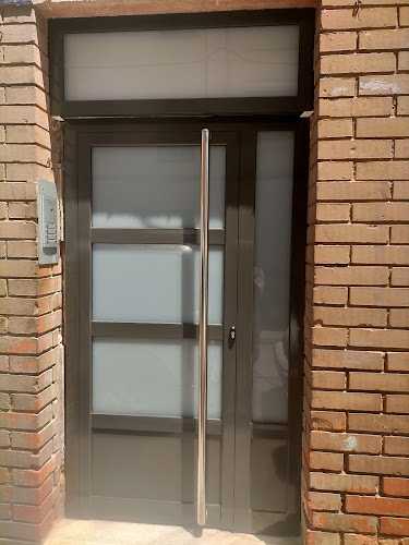 Fotografia tomada fuera de Aresta Carpinteria de Aluminio - Carpintería metálica y de aluminio en Sabadell, Barcelona