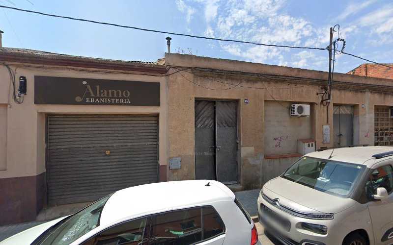 Fotografia tomada fuera de Ebenisteria Xavi Alamo SL - Ebanista en Sabadell, Barcelona