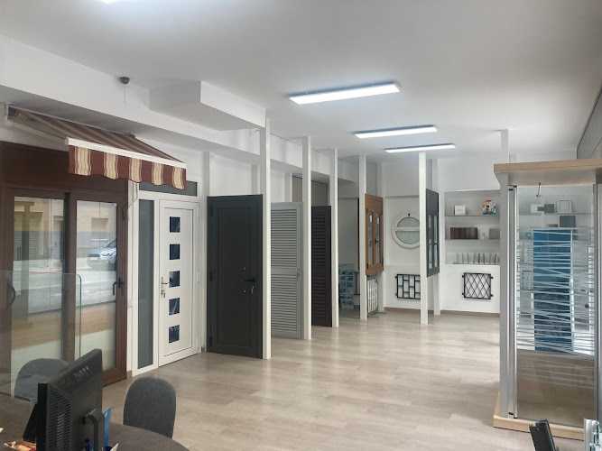 Fotografia tomada fuera de Hermanos Almansa (Sabadell - C/Calderon) - Carpintería metálica y de aluminio en Sabadell, Barcelona