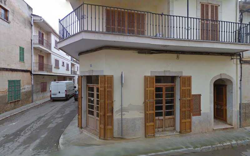 Fotografia tomada fuera de Fusteria C.Company SLU - Carpintero en Sa Pobla, Baleares