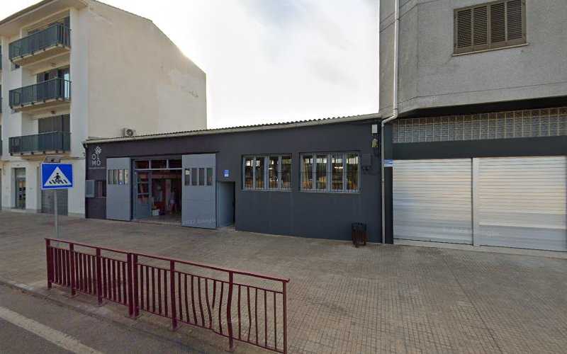 Fotografia tomada fuera de OLMO CREACIONS EN FUSTA, S.L.U - Carpintería en Sa Pobla, Baleares