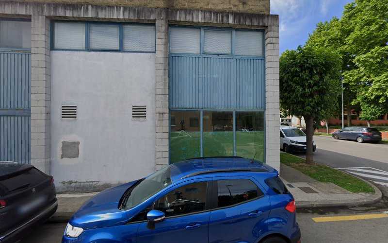 Fotografia tomada fuera de ddv fusteria - Establecimiento de venta de madera en Olot, Girona