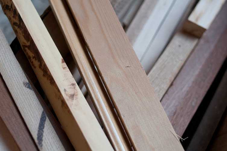 Fotografia tomada fuera de defusta - Lumber store en Girona, Girona