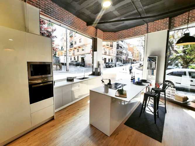 Fotografia tomada fuera de Pamolux (Alu-Coba Interiorismo S.L) - Carpintería metálica y de aluminio en Ripollet, Barcelona