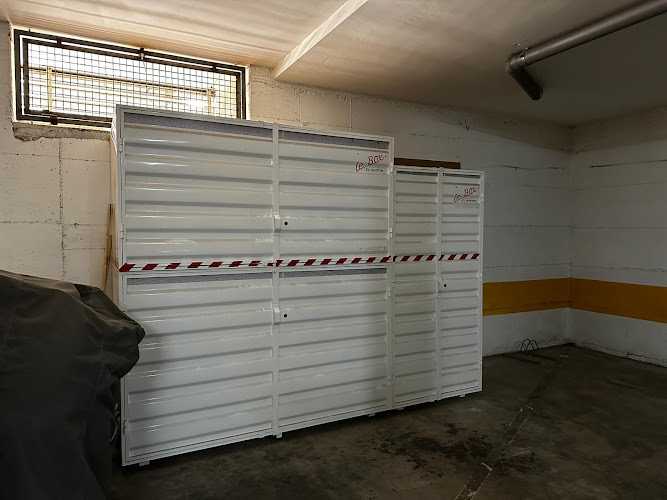 Fotografia tomada fuera de Le Box El Traster - Carpintería metálica y de aluminio en Ripollet, Barcelona