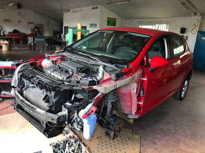 Fotografia tomada fuera de Xapisteria FTF - Taller de reparación de automóviles en Regencós, Girona