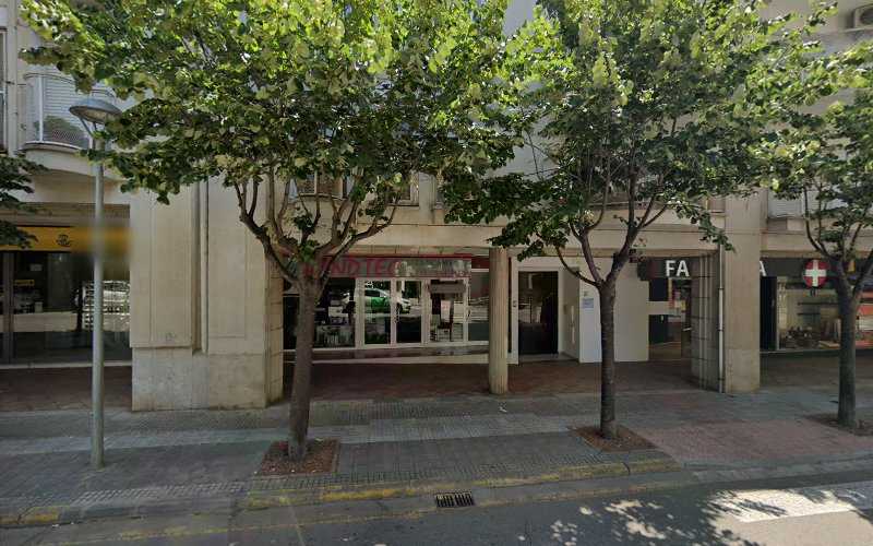 Fotografia tomada fuera de WINDTEC tancaments aluminis i Pvc, S.L - Carpintería metálica y de aluminio en Palafrugell, Girona