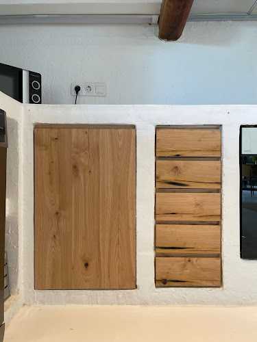 Fotografia tomada fuera de Wood Garage | Atelier Boutique de Carpintería y Herrería A Medida - Tienda de muebles en Vall-llobrega, Girona