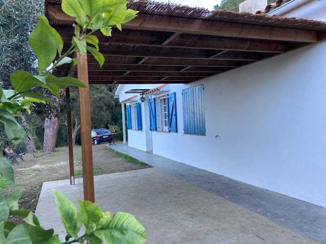 Fotografia tomada fuera de Virutalia | Madera Para Exterior Barcelona - Carpintería en Palau-solità i Plegamans, Barcelona