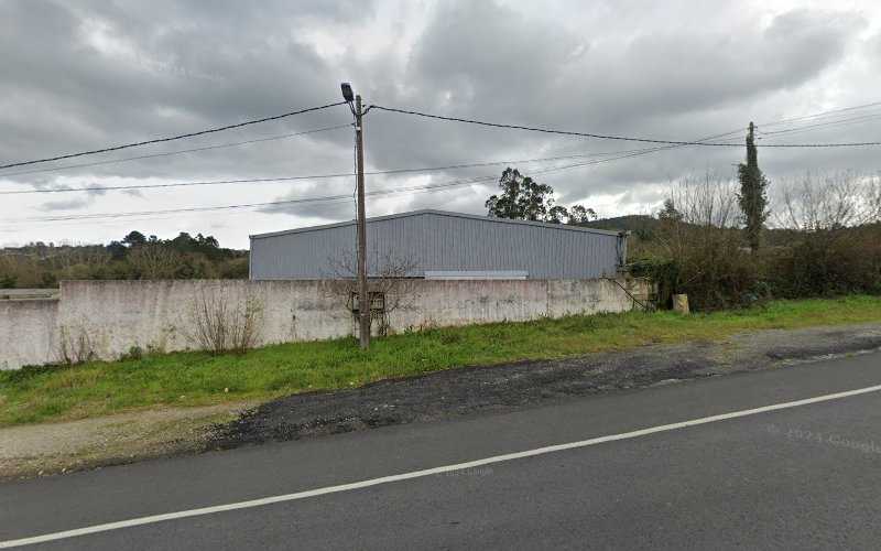 Fotografia tomada fuera de REFOREQUIP ARTREFORM S.L.U - Carpintería en Sésamo, A Coruña