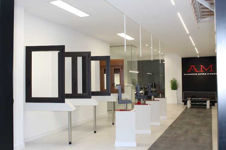 Fotografia tomada fuera de Aluminios Móra d'Ebre - Metal·listeria en Móra d'Ebre, Tarragona
