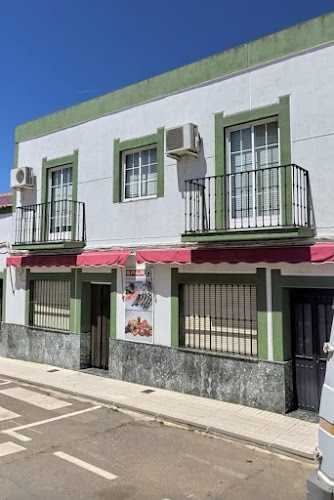 Fotografia tomada fuera de Súper Spar Luis Sáenz - Supermercado en Puebla de Obando, Badajoz