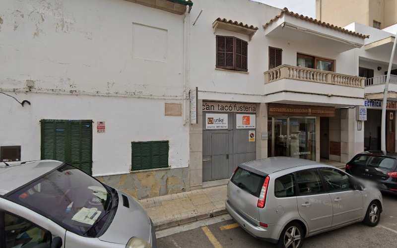 Fotografia tomada fuera de Fusteria Ca'n Tacó S.L. - Tienda de muebles de cocina en Port de Pollença, Baleares